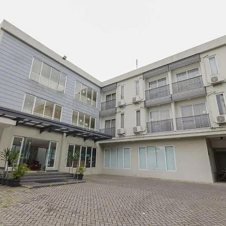 Reddoorz Plus At Riverside Malang Dış mekan fotoğraf